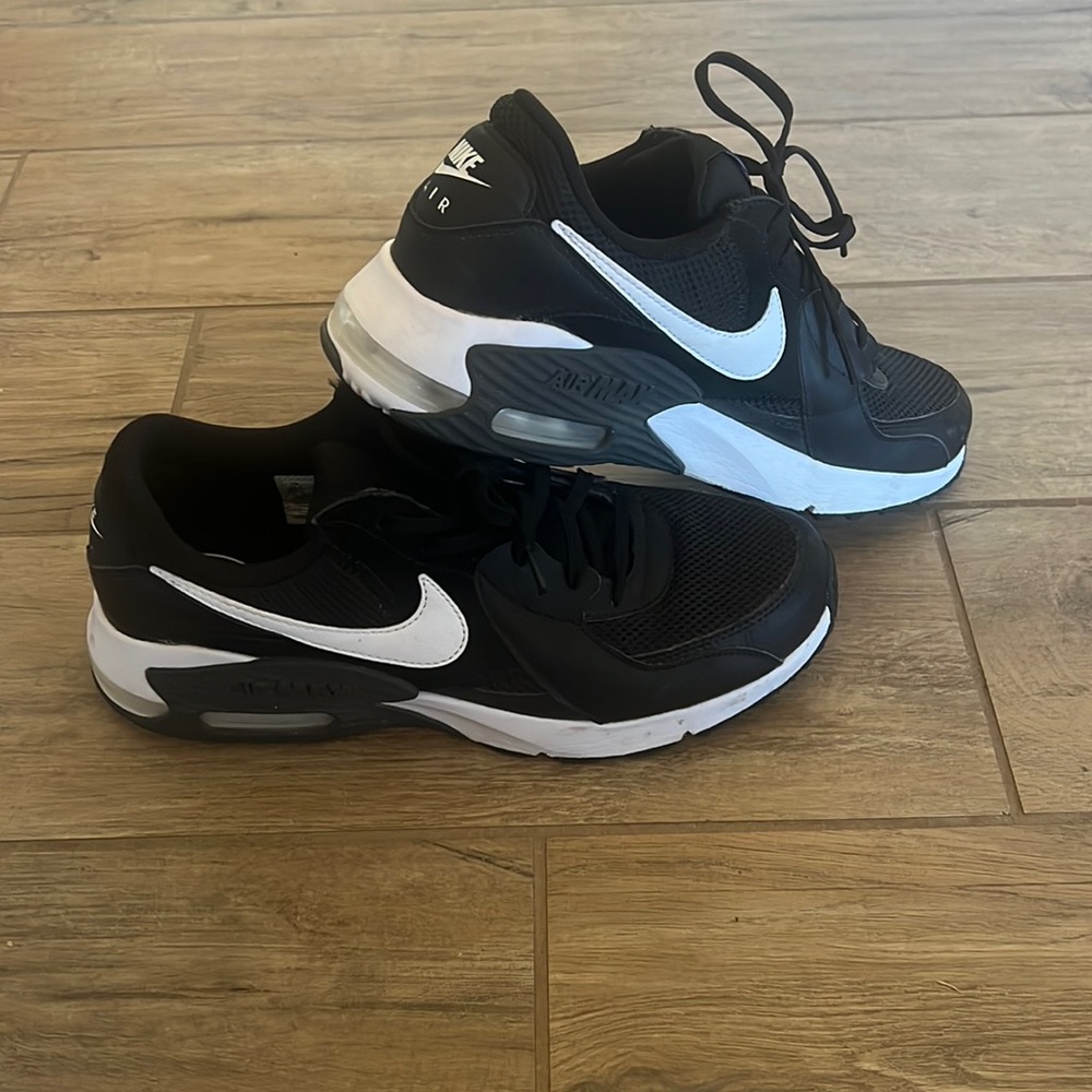 Nike air max black and white